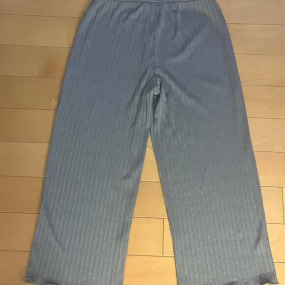 Club Monaco Wide Rib Pants and Matching Ribbed Cardi - Picture 4 of 6